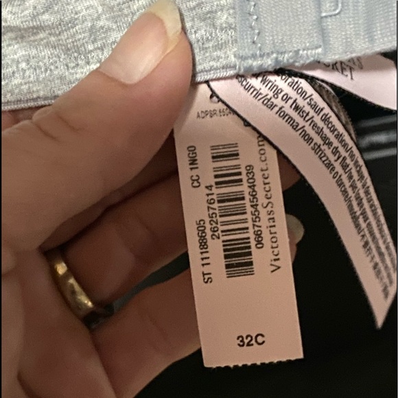 VICTORIA'S SECRET
Sexy Tee Cotton Eyelet Push-Up Bra - Picture 7 of 8